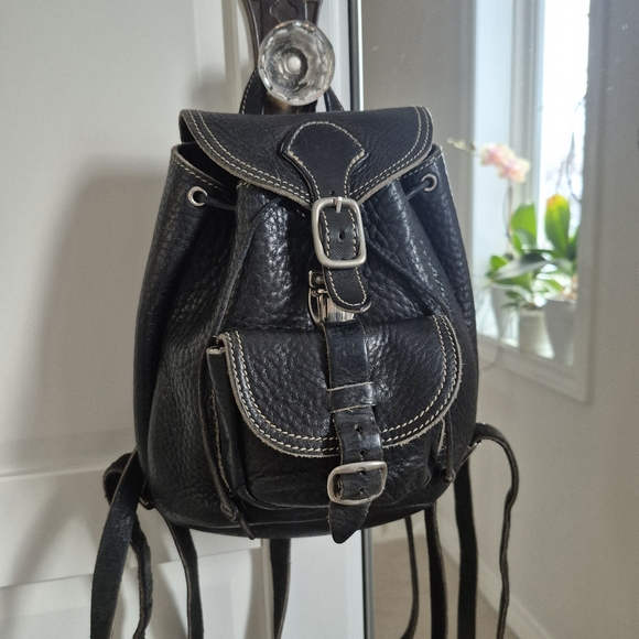 ROOTS Vintage Black MINI Leather Backpack - Picture 1 of 12